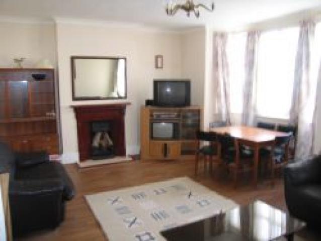 			3 Bedroom, 1 bath, 1 reception Flat			 Melrose Avenue, WILLESDEN GREEN NW2